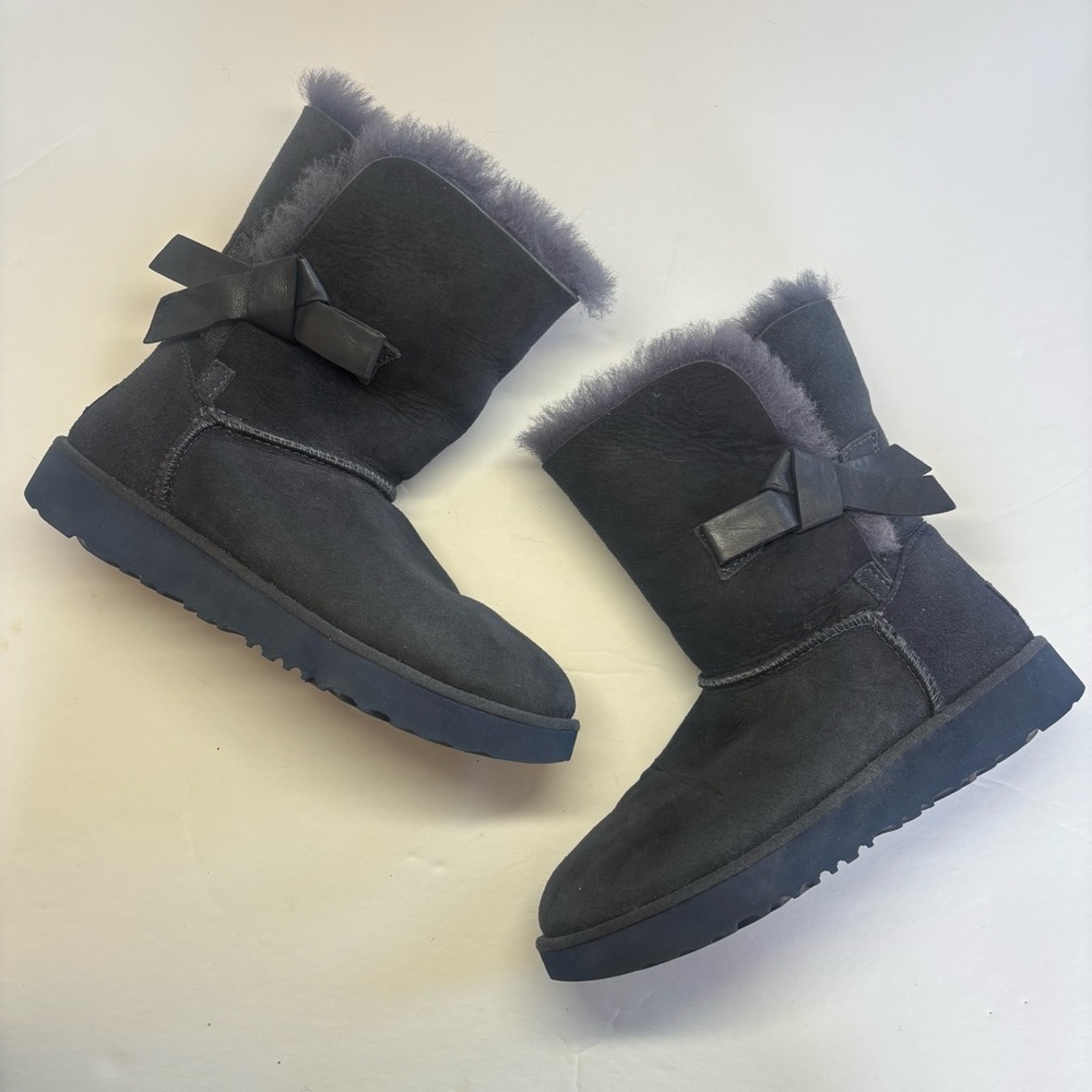 Ugg Daelynn Bow Boots in Navy Blue